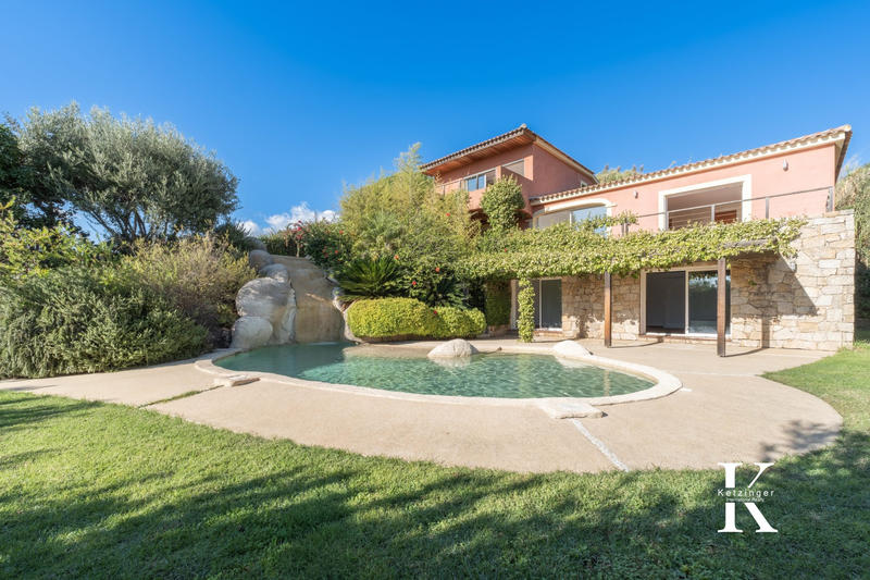 Villa - 256 m² - 6 pièces