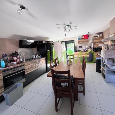 Maison - 920 m² - 5 pièces