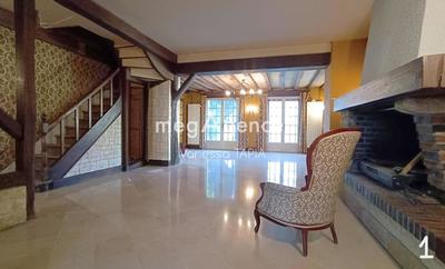 Maison - 247 m² - 11 pièces