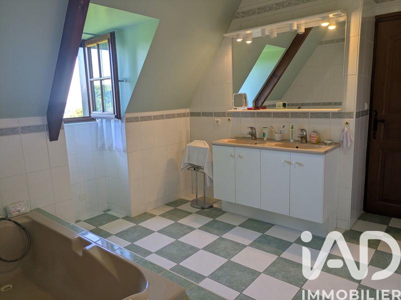 Maison - 277 m² - 9 pièces