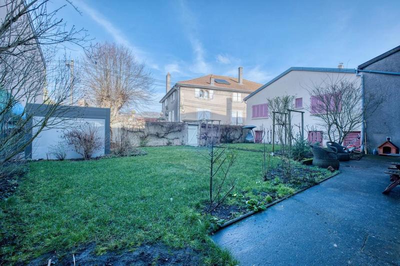 Maison - 321 m² - 12 pièces