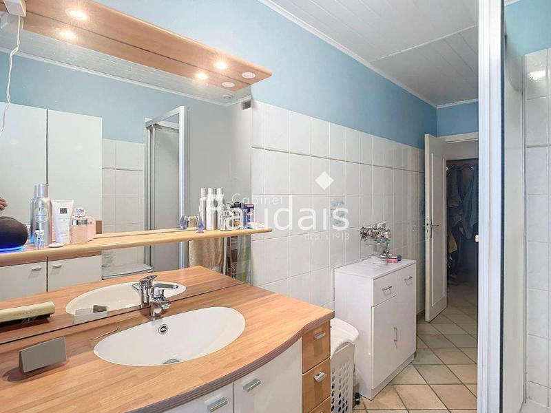 Maison - 170 m² - 9 pièces