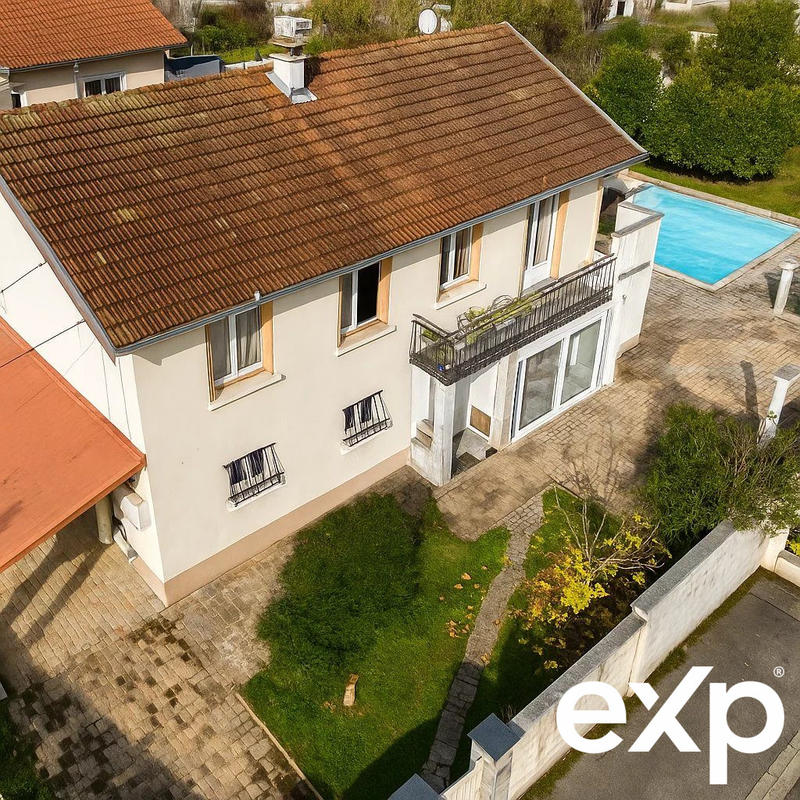 Maison - 182 m² - 9 pièces