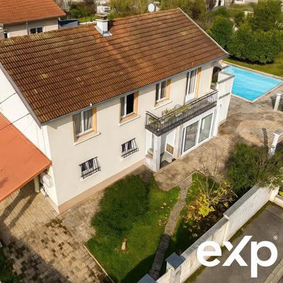 Maison - 182 m² - 9 pièces