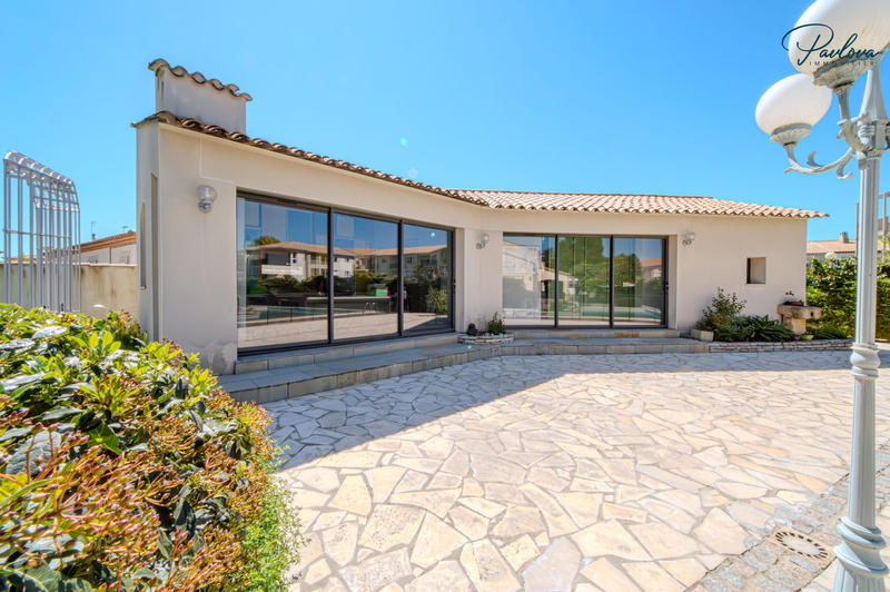 Maison traditionnelle - 280 m² - 6 pièces