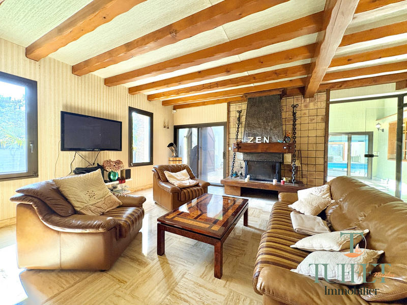 Villa - 256 m² - 9 pièces