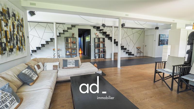 Maison contemporaine - 271 m² - 8 pièces