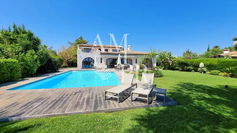 Villa - 253 m² - 6 pièces