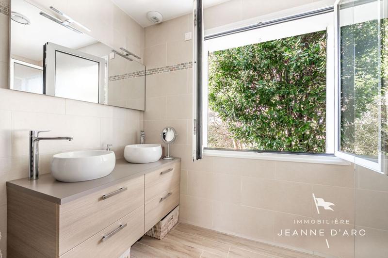 Maison - 171 m² - 6 pièces