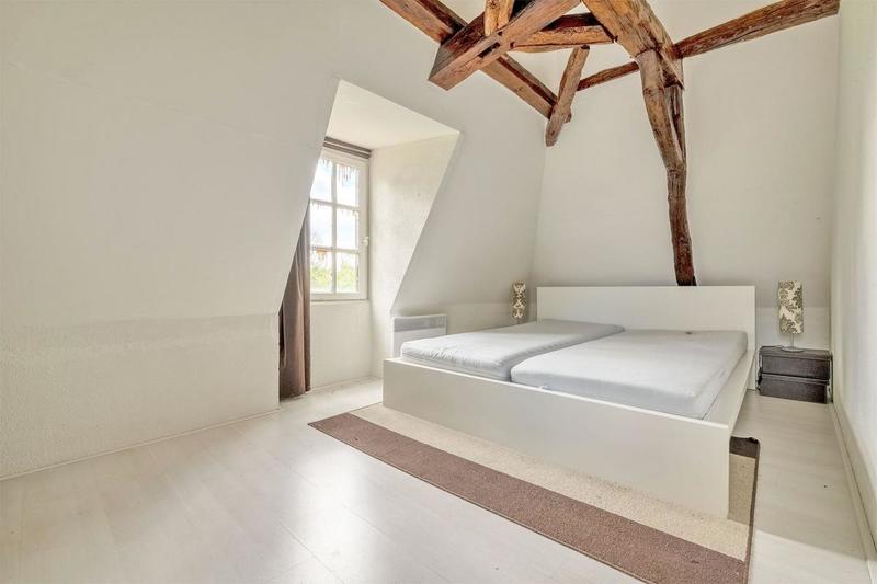 Maison - 242 m² - 11 pièces