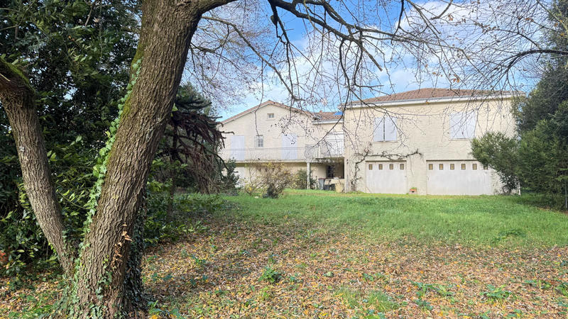 Maison - 236 m² - 7 pièces