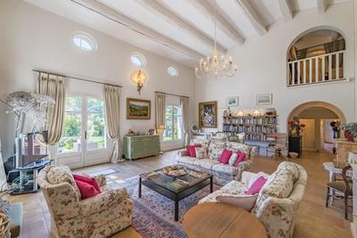 Propriété - 330 m² - 11 pièces