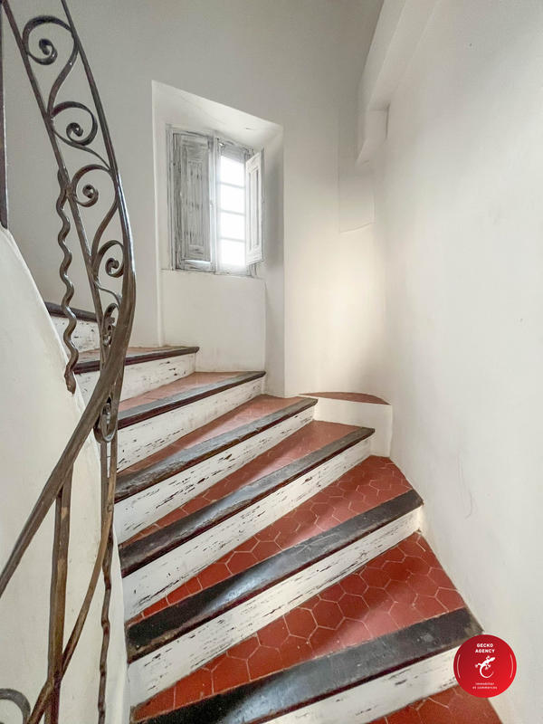 Maison - 219 m² - 10 pièces