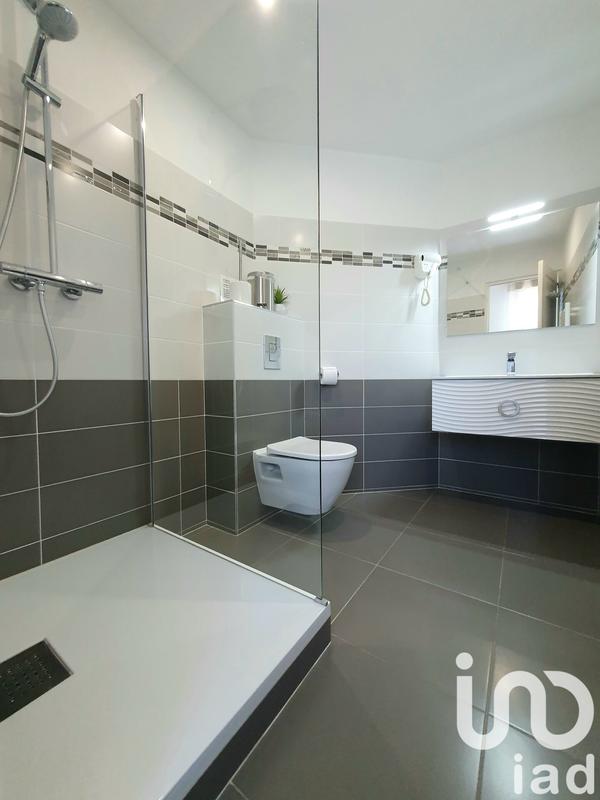 Maison - 218 m² - 8 pièces