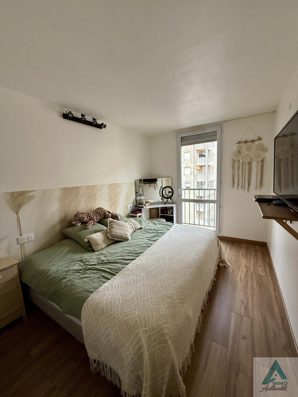 Appartement - 80 m² - 4 pièces