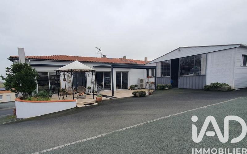 Maison - 220 m² - 8 pièces