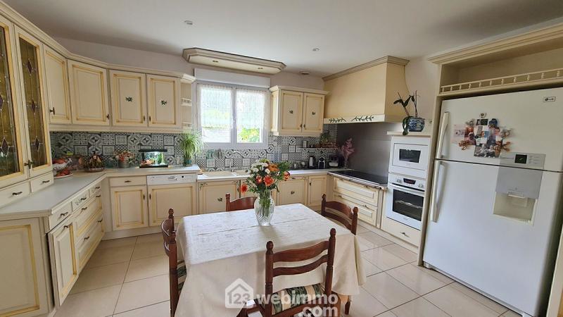 Maison - 231 m² - 8 pièces