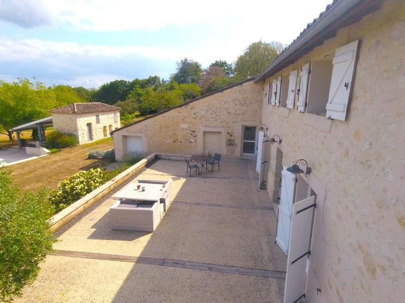 Maison - 281 m² - 8 pièces