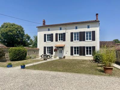 Propriété - 136 m² - 4 pièces