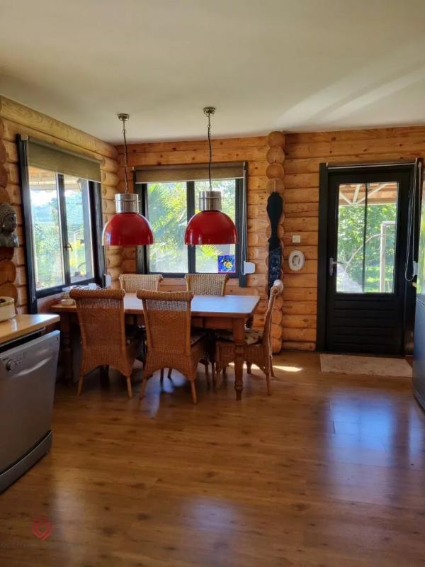 Maison de bois - 180 m² - 5 pièces