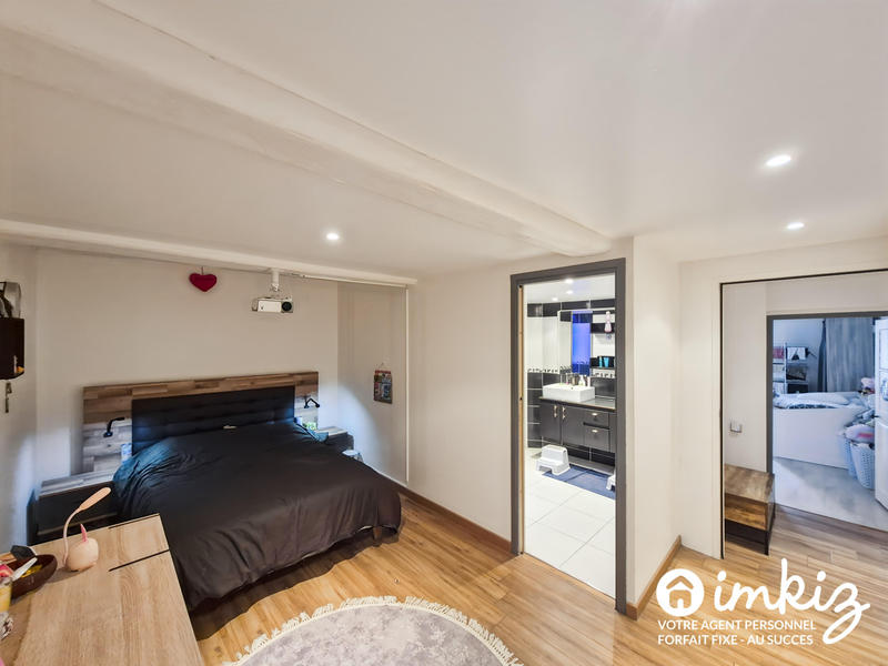 Maison - 220 m² - 7 pièces