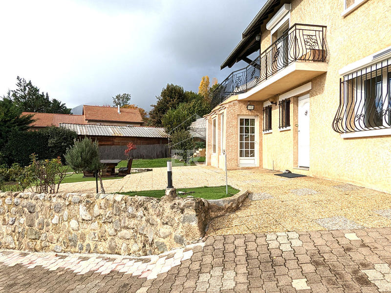 Maison - 233 m² - 10 pièces