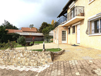 Maison - 233 m² - 10 pièces
