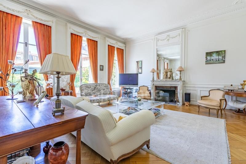 Appartement bourgeois - 260 m² - 6 pièces