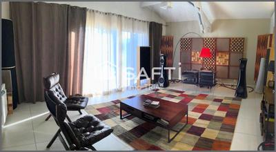 Maison - 236 m² - 7 pièces