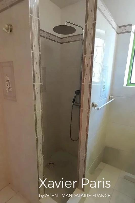 Maison - 202 m² - 8 pièces