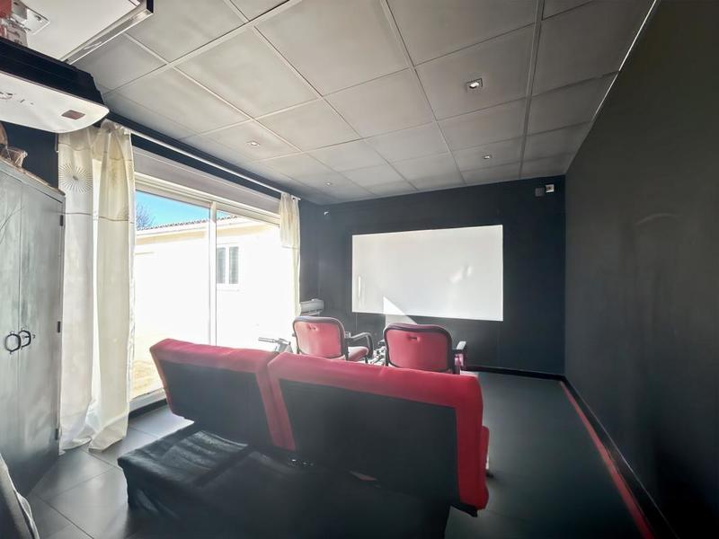 Maison - 238 m² - 8 pièces