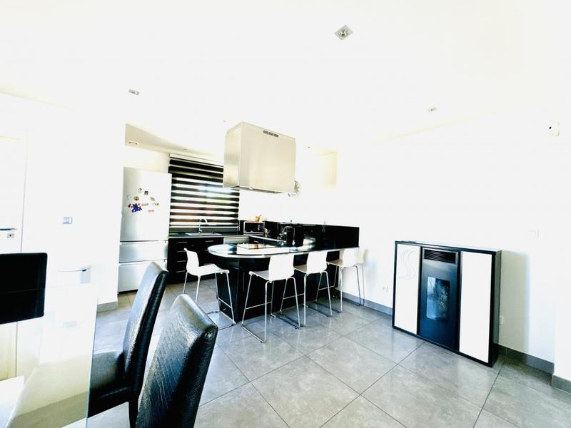 Propriété - 96 m² - 4 pièces