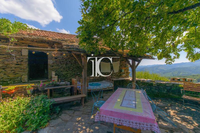 Propriété - 341 m² - 9 pièces