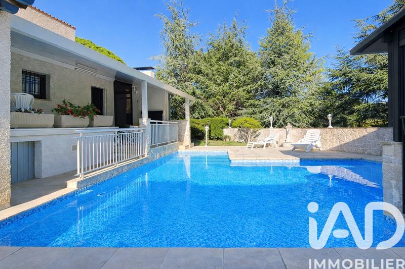 Maison - 260 m² - 7 pièces