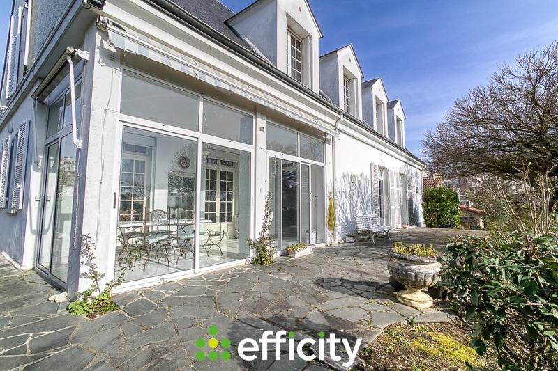 Villa - 223 m² - 10 pièces