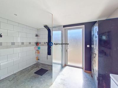 Maison - 211 m² - 5 pièces