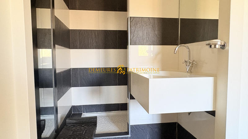 Maison - 246 m² - 6 pièces