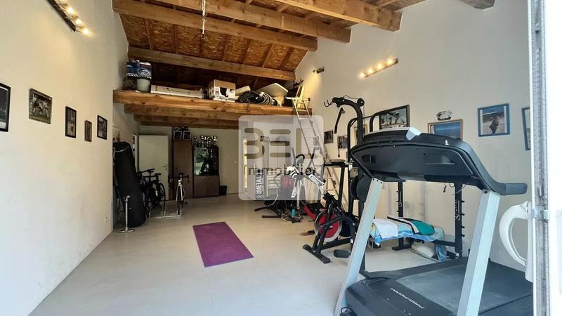Propriété - 244 m² - 8 pièces