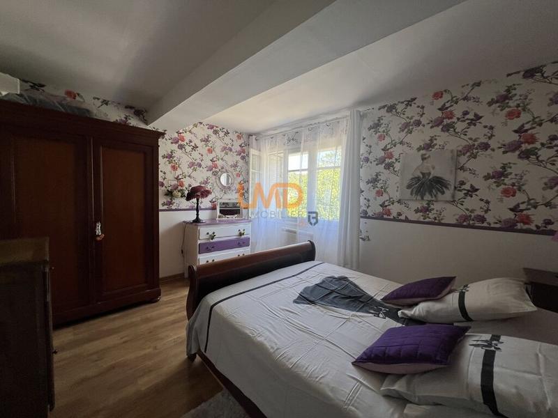 Propriété - 250 m² - 11 pièces