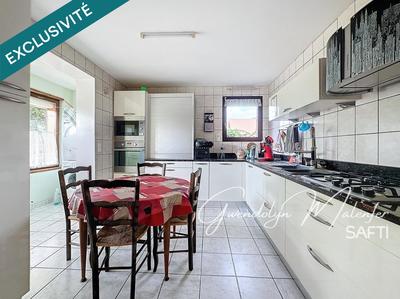 Maison - 277 m² - 11 pièces