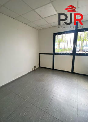 Local d'activités - 198 m²