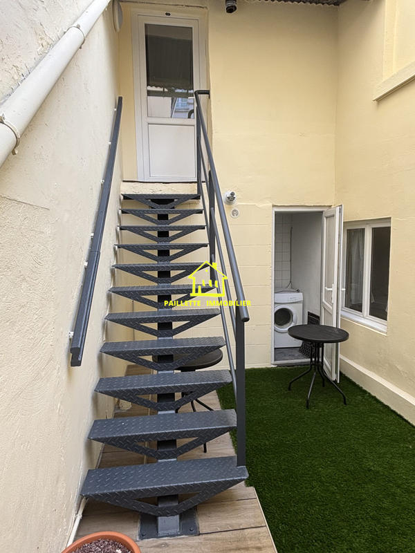 Appartement - 15 m² - 8 pièces