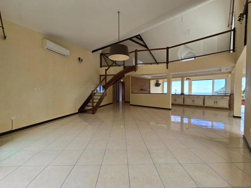 Maison - 206 m² - 4 pièces