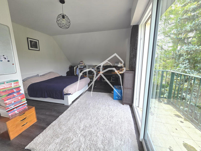 Maison - 220 m² - 7 pièces