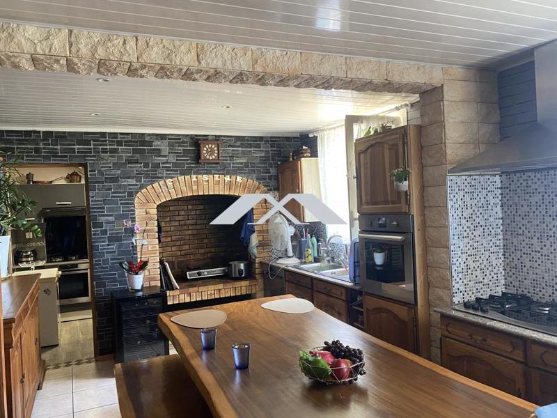 Maison - 222 m² - 5 pièces