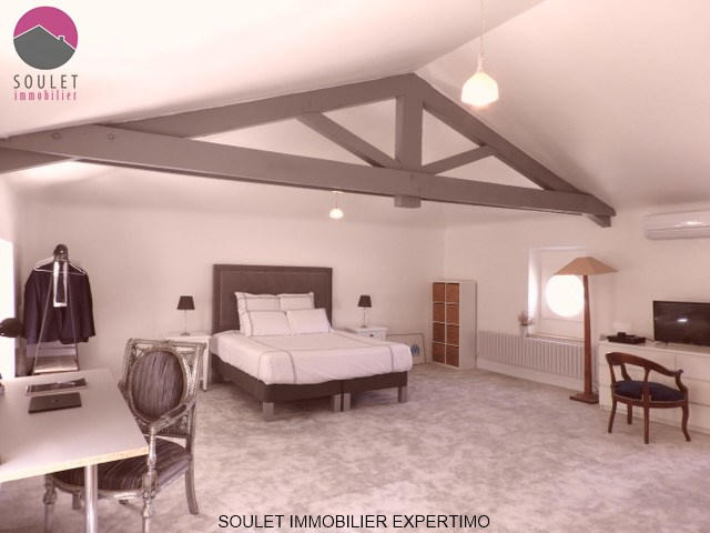 Propriété - 390 m² - 9 pièces