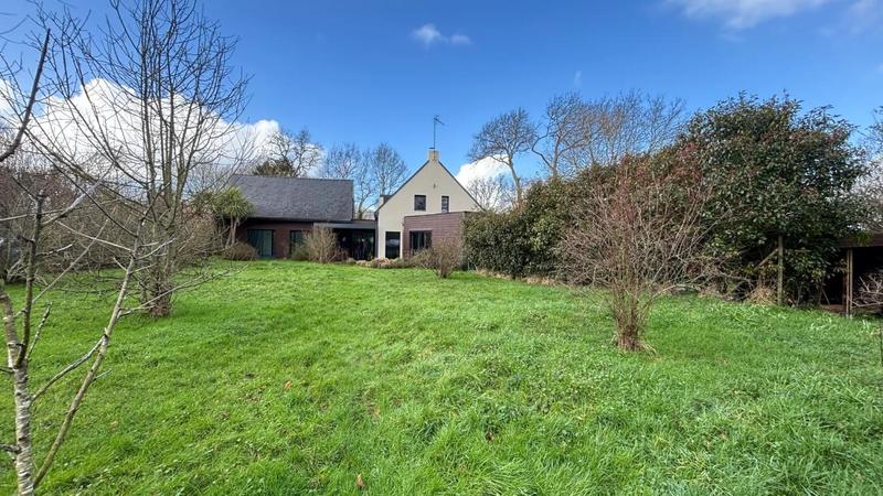 Maison - 230 m² - 6 pièces