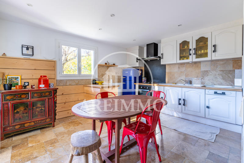 Maison - 228 m² - 11 pièces