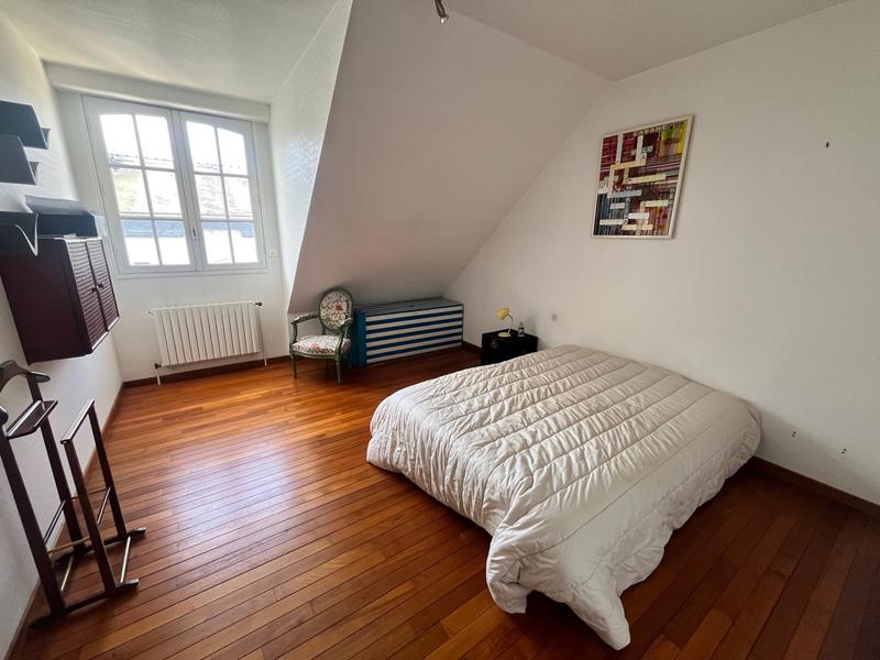 Maison - 206 m² - 8 pièces