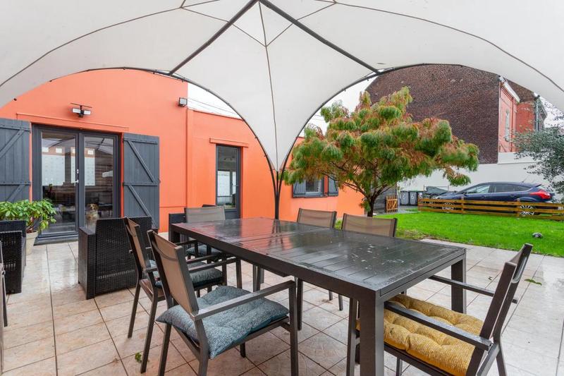 Maison - 229 m² - 8 pièces